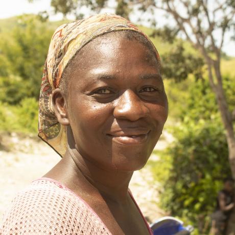 Lucite, une mère célibataire de quatre enfants qui vit à Juanarya