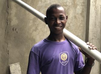 Nosler, l'un des jeunes qui participent dans le programme de formations professionnelles